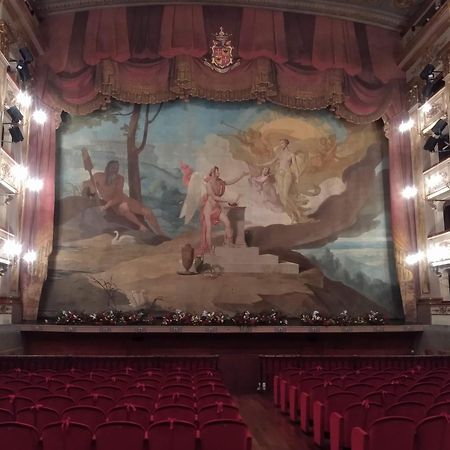 Casa Vacanze Nel Centro Storico Di Fermo Happy Song Eksteriør bilde