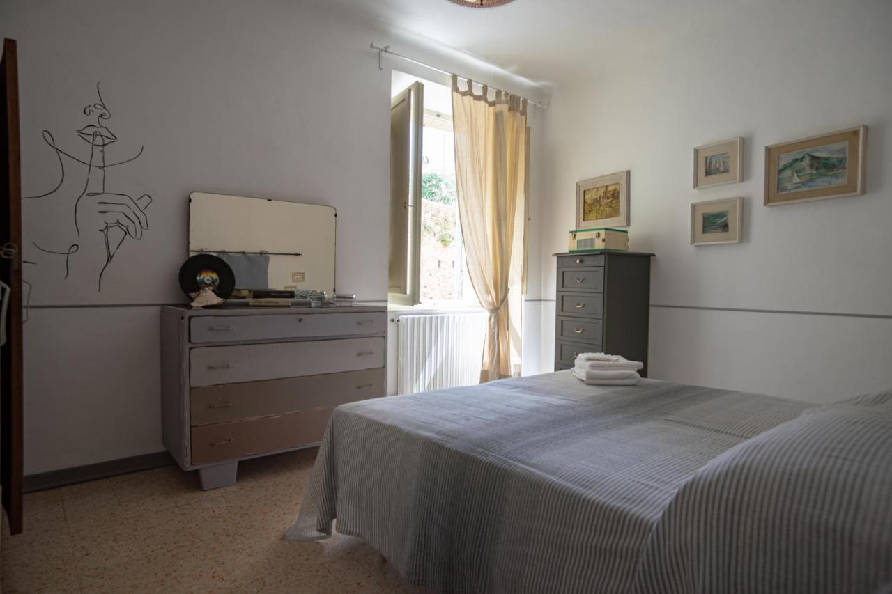 Casa Vacanze Nel Centro Storico Di Fermo Happy Song Eksteriør bilde