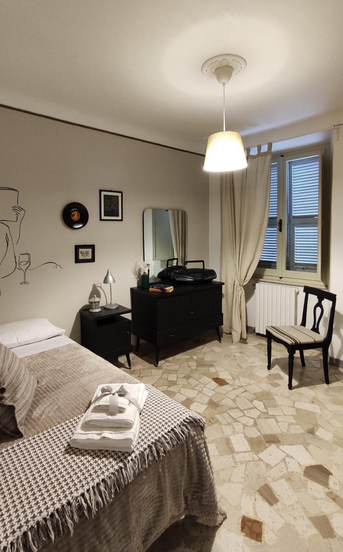 Casa Vacanze Nel Centro Storico Di Fermo Happy Song Eksteriør bilde